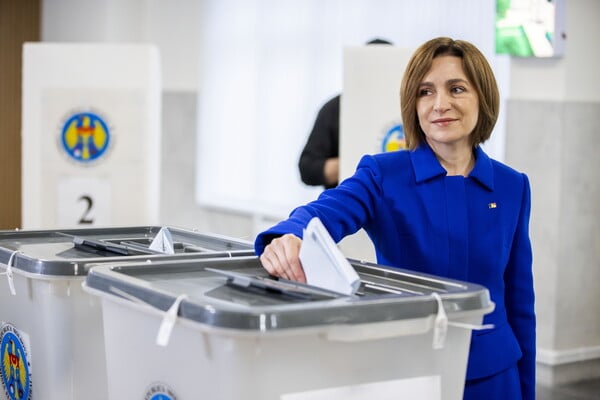 Μολδαβία: Το κόμμα της Σάντου συντρίβει τους φιλορώσους στις εκλογές