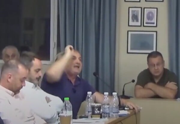 Μεσολόγγι: Σεξιστικές εκφράσεις στο δημοτικό συμβούλιο - «Πέθανες, θα κυκλοφορείς με φουστίτσα»