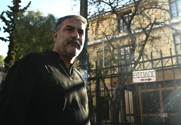 Βασίλης Μπισμπίκης: Τι λέει η συνεργάτιδα του ηθοποιού και τι ο αστυνομικός που έλαβε το τηλεφώνημα