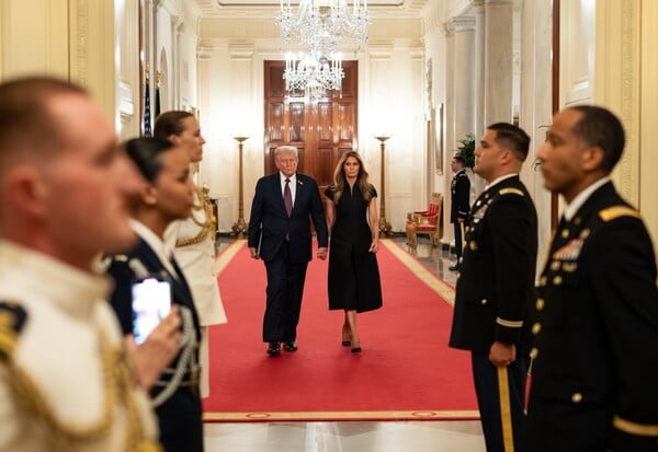 ΤΡΑΜΠ ΧΕΓΚΣΕΘ ΣΤΡΑΤΙΩΤΙΚΗ ΗΓΕΣΙΑ ΗΠΑ