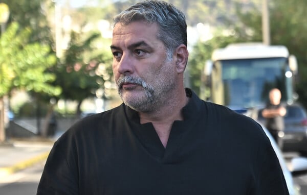 Βασίλης Μπισμπίκης: Βίντεο - ντοκουμέντο δείχνει τον ηθοποιό λίγα λεπτά μετά το τροχαίο στη Φιλοθέη