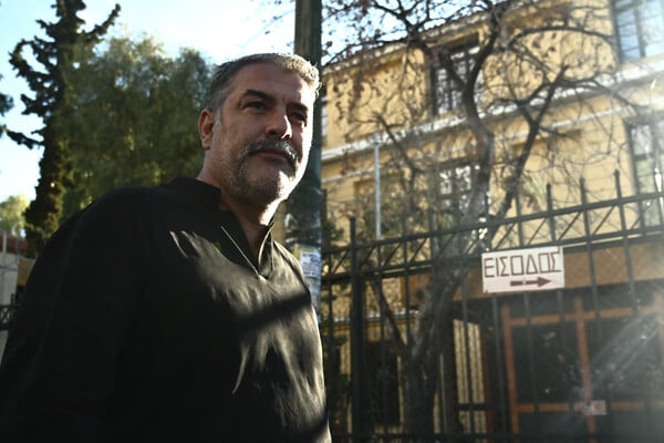 Βασίλης Μπισμπίκης: «Λόγω της ώρας άφησα ένα χαρτάκι με τα στοιχεία μου»