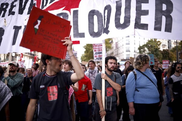 Γαλλία: Πανεθνικές απεργίες κατά της λιτότητας - Κλειστός ο Πύργος του Άιφελ