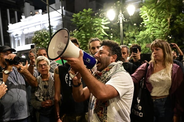 Εικόνες από τη συγκέντρωση διαμαρτυρίας για τη Γάζα έξω από το ΥΠΕΞ