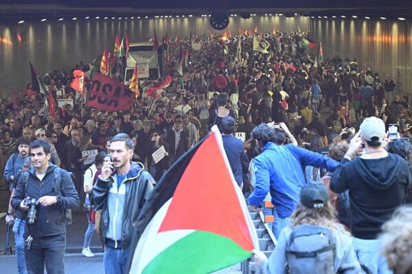 Γενική απεργία και διαδηλώσεις για τη Γάζα «παρέλυσαν» την Ιταλία - Εκατοντάδες χιλιάδες στους δρόμους 