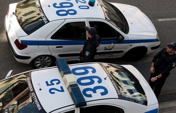 Ίλιον: Σοβαρό τροχαίο με παράσυρση πεζού από μοτοσικλέτα