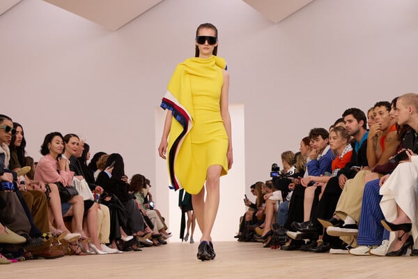 H νέα Loewe δίνει το φιλί της ζωής στη μόδα