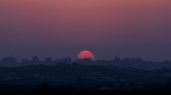 Γάζα: Οι βομβαρδισμοί συνεχίζονται απόψε εν μέσω κρίσιμων ειρηνευτικών συνομιλιών
