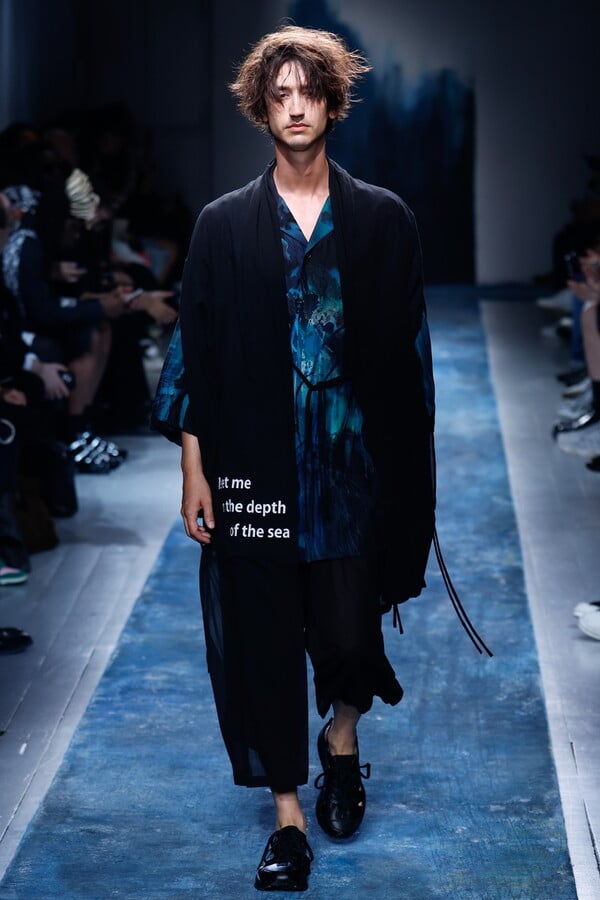 Yohji Yamamoto: «Η μόδα έχει γίνει αστείο, όλα περιστρέφονται γύρω από τα χρήματα»