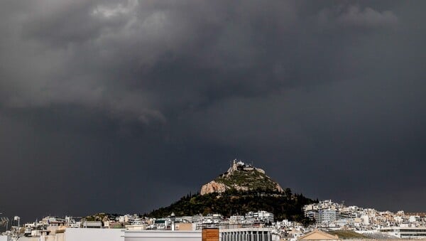 Άστατος ο καιρός και την Τρίτη: Πού θα βρέξει περισσότερο τις επόμενες ώρες