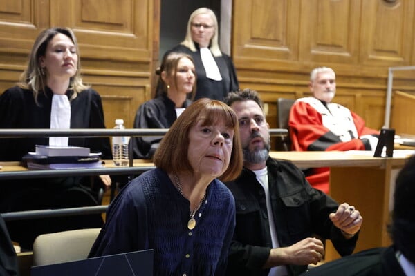 Ζιζέλ Πελικό: Επέστρεψε στο δικαστήριο για να αντιμετωπίσει έναν από τους άνδρες που καταδικάστηκαν για τον βιασμό της