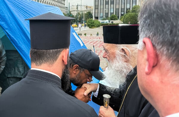 Στο πλευρό του Πάνου Ρούτσι ο Αρχιεπίσκοπος Ιερώνυμος: «Όπου υπάρχει πόνος, πρέπει να είμαστε κοντά»