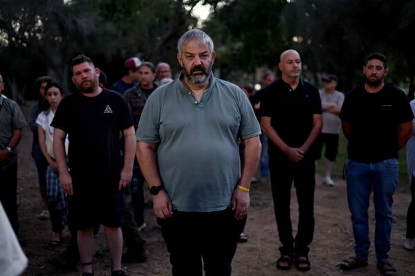 Δύο χρόνια μετά: Χιλιάδες Ισραηλινοί τιμούν τα θύματα της επίθεσης της Χαμάς