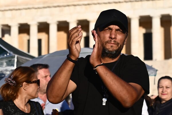 Πάνος Ρούτσι: Συνεχίζει για 23η ημέρα την απεργία πείνας στο Σύνταγμα