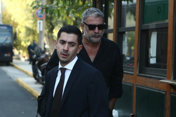 Βασίλης Μπισμπίκης: Στα δικαστήρια της Ευελπίδων ο ηθοποιός - Για τι κατηγορείται
