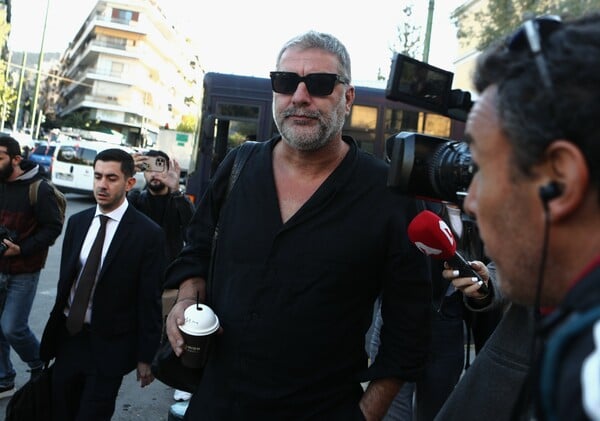 Βασίλης Μπισμπίκης: Στα δικαστήρια της Ευελπίδων ο ηθοποιός - Για τι κατηγορείται