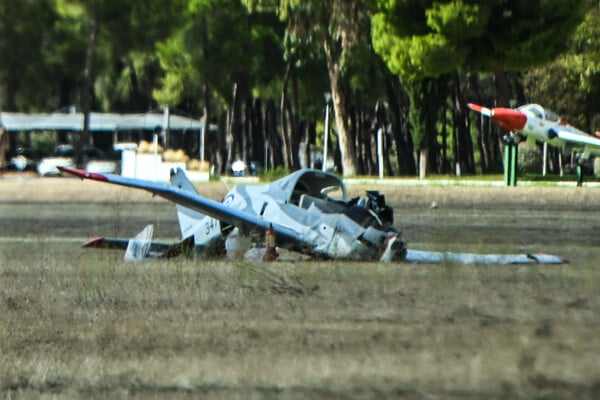 Συντριβή εκπαιδευτικού αεροσκάφους στο Τατόι: Τα αίτια του ατυχήματος αναζητά η Πολεμική Αεροπορία – Τα δύο πιθανά σενάρια