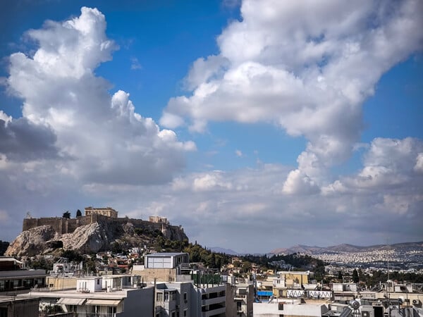 Καιρός σήμερα: Ανεβαίνει η θερμοκρασία και μειώνονται οι βροχές