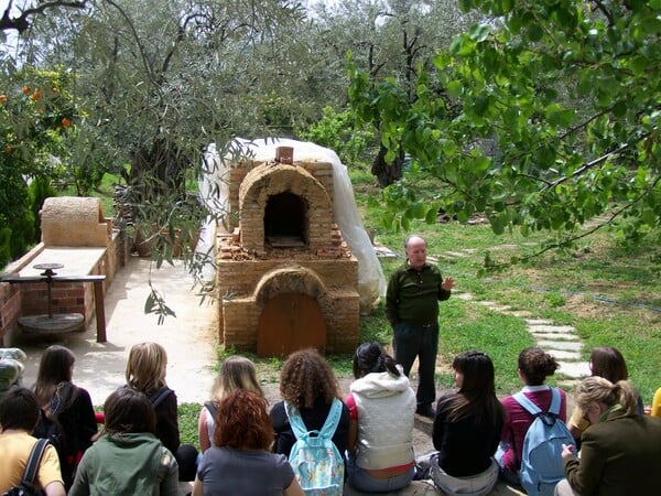 Από τη φάβα της Σκοπέλου έως τα Κέδαρα της Ημαθίας: 11 νέες ζωντανές παραδόσεις στο Ευρετήριο Άυλης Πολιτιστικής Κληρονομιάς