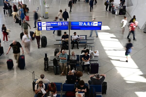 Entry Exit System: Ξεκινά από την Κυριακή το νέο σύστημα εισόδου στις χώρες της ζώνης Σένγκεν - Όσα αλλάζουν