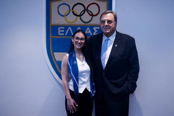 ΚΛΑΥΔΙΑ ΑΣΤΕΡΟΜΑΤΑ ΟΛΥΜΠΙΑΚΗ ΦΛΟΓΑ