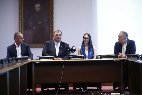 ΚΛΑΥΔΙΑ ΑΣΤΕΡΟΜΑΤΑ ΟΛΥΜΠΙΑΚΗ ΦΛΟΓΑ