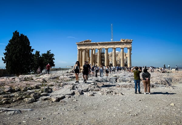 ΠΑΡΘΕΝΩΝΑΣ ΧΩΡΙΣ ΣΚΑΛΩΣΙΕΣ