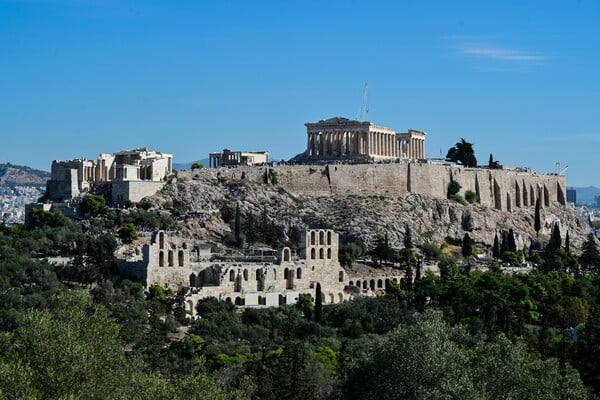 ΠΑΡΘΕΝΩΝΑΣ ΧΩΡΙΣ ΣΚΑΛΩΣΙΕΣ