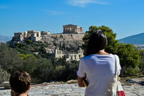 ΠΑΡΘΕΝΩΝΑΣ ΧΩΡΙΣ ΣΚΑΛΩΣΙΕΣ