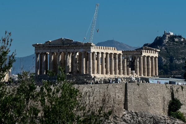 ΠΑΡΘΕΝΩΝΑΣ ΧΩΡΙΣ ΣΚΑΛΩΣΙΕΣ
