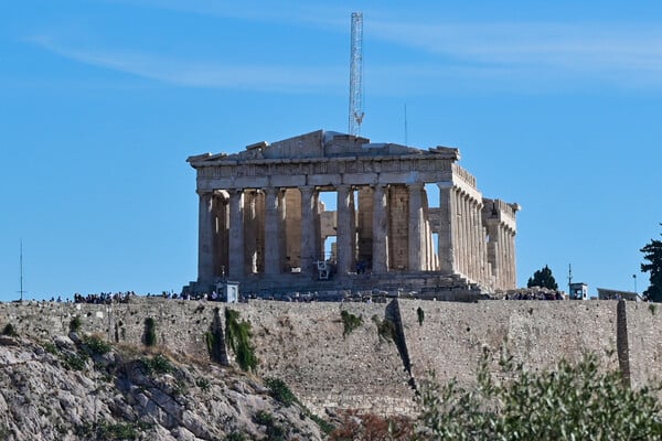 ΠΑΡΘΕΝΩΝΑΣ ΧΩΡΙΣ ΣΚΑΛΩΣΙΕΣ