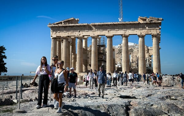 ΠΑΡΘΕΝΩΝΑΣ ΧΩΡΙΣ ΣΚΑΛΩΣΙΕΣ