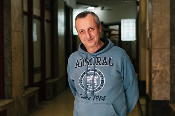 Τριαντάφυλλος Λαδάς: Ο ιδιοκτήτης της φημισμένης ψαροταβέρνας του κέντρου αφηγείται τη ζωή του