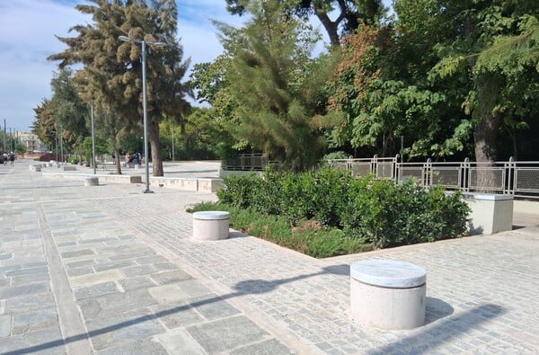 Εικόνες από τη Βασιλίσσης Όλγας: Άνοιξε κομμάτι της - Αφαιρέθηκε μέρος της περίφραξης