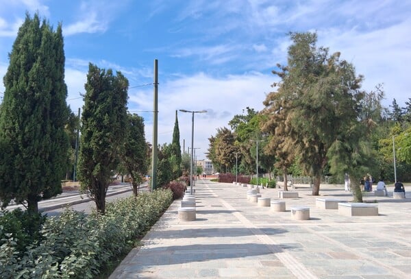 Εικόνες από τη Βασιλίσσης Όλγας: Άνοιξε κομμάτι της - Αφαιρέθηκε μέρος της περίφραξης