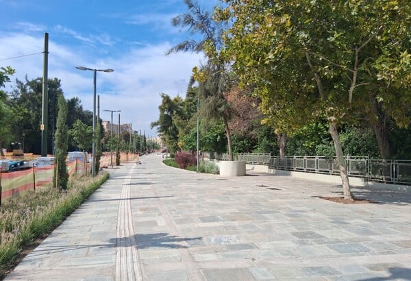 Εικόνες από τη Βασιλίσσης Όλγας: Άνοιξε κομμάτι της - Αφαιρέθηκε μέρος της περίφραξης