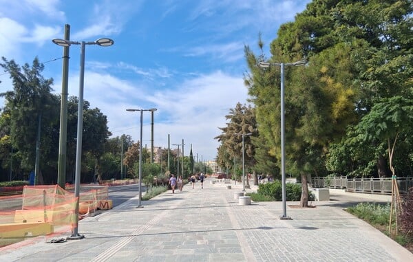 Εικόνες από τη Βασιλίσσης Όλγας: Άνοιξε κομμάτι της - Αφαιρέθηκε μέρος της περίφραξης