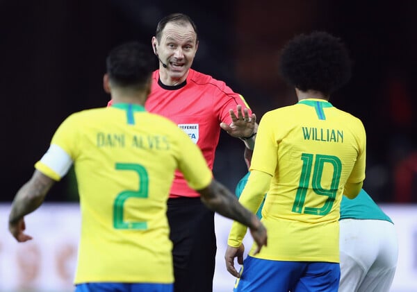 Το ημερολόγιο ενός διαιτητή: «Ήμασταν σχεδόν γυμνοί και ο Κολίνα μας εξέταζε με το παγερό βλέμμα του»