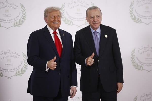 «Είμαι ο μόνος που έχει σημασία» και ο «σκληρός Ερντογάν»: Ο Τραμπ μονοπώλησε τη σύνοδο για τη Γάζα