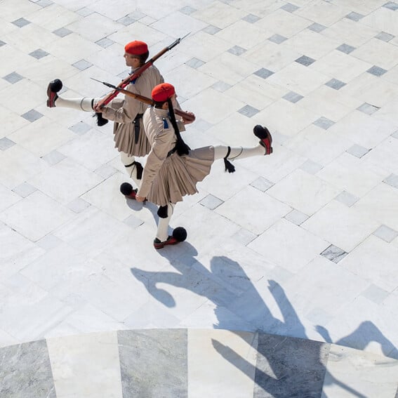 *Από τον λαιμό ως την αυγή/ από τον Πάνο Μιχαήλ