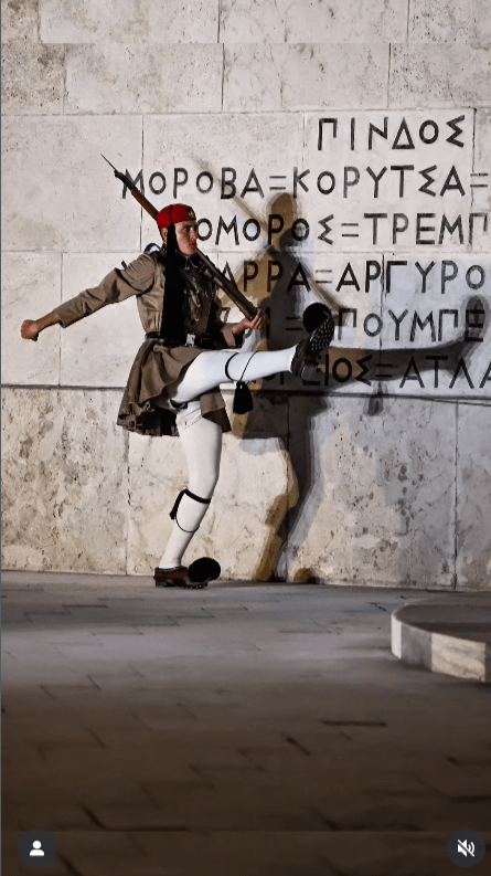 *Από τον λαιμό ως την αυγή/ από τον Πάνο Μιχαήλ