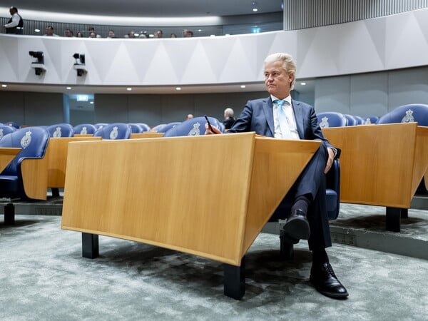 Γκερτ Βίλντερς: Ο Ολλανδός πολιτικός που κυβερνά μόνος του ένα κόμμα χωρίς μέλη