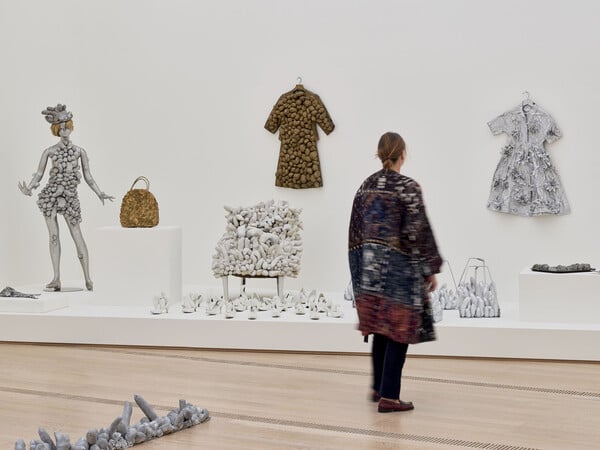 Το μαγευτικό, υπερβατικό σύμπαν της Yayoi Kusama προσγειώνεται στην Ευρώπη