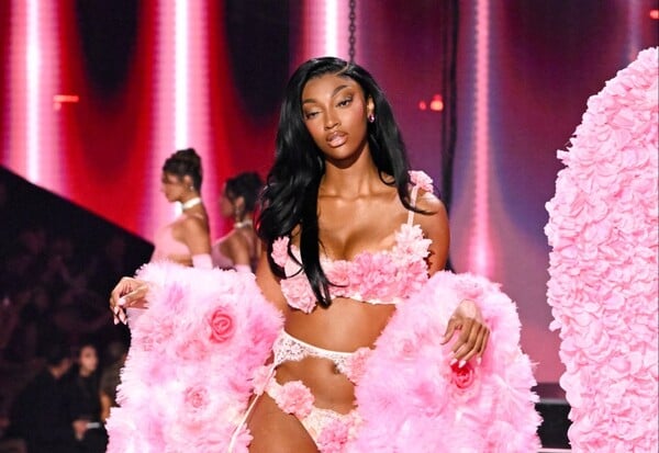 VICTORIA SECRET ΕΙΝΤΖΕΛ ΡΙΣ