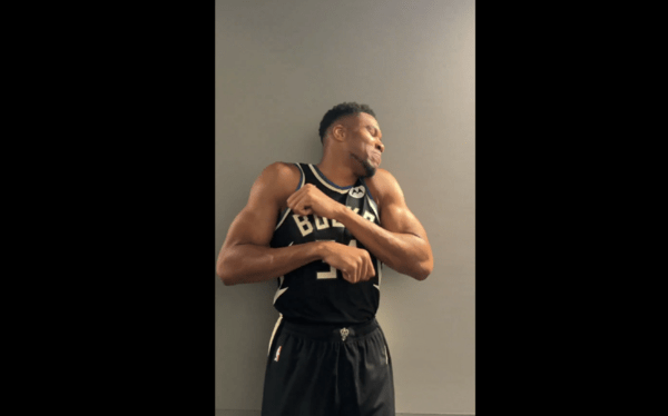 Η φάρσα των Μπακς με ψεύτικη αράχνη και οι αντιδράσεις των αδελφών Αντετοκούνμπο