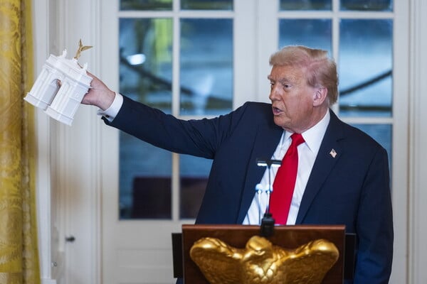 Ο Τραμπ ετοιμάζει «Arc de Trump» στην Ουάσιγκτον