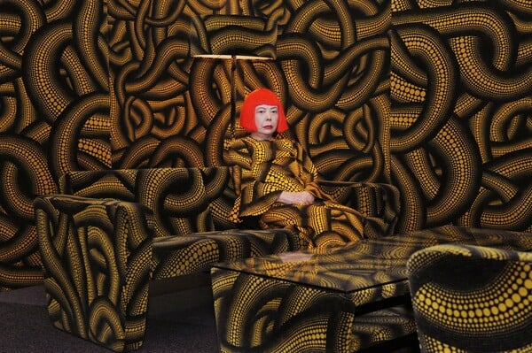Το μαγευτικό, υπερβατικό σύμπαν της Yayoi Kusama προσγειώνεται στην Ευρώπη 