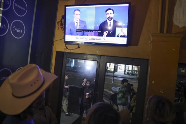 Εκλογές Νέας Υόρκης: Σφοδρή σύγκρουση Μαμντάνι - Κουόμο στο πρώτο debate