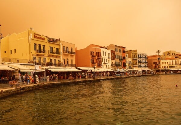 ΑΦΡΙΚΑΝΙΚΗ ΣΚΟΝΗ ΕΠΙΣΤΡΕΦΕΙ