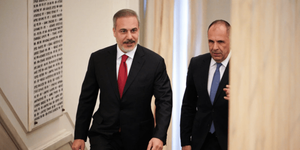 Γεραπετρίτης προς Φιντάν για το πρόγραμμα SAFE: «Όποιος ενοχλείται, να το αποδεχθεί»